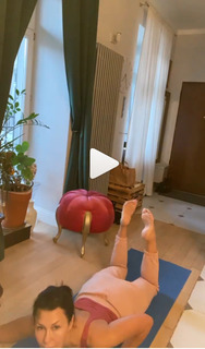 Anna Popek feet photo thumbnail
