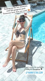 Shenae Grimes-Beech feet photo thumbnail