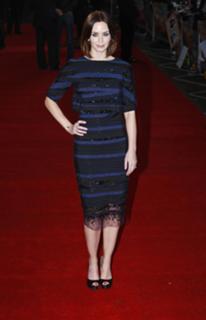 Emily Blunt feet photo thumbnail