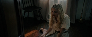 Emma Roberts feet photo thumbnail