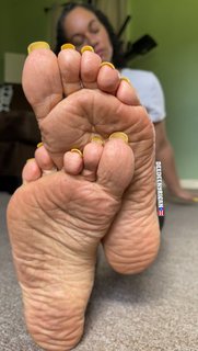 Deedee Rican feet photo thumbnail