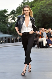 Cara Delevingne feet photo thumbnail