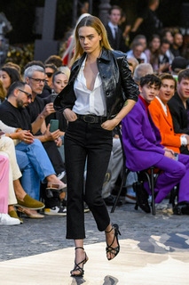 Cara Delevingne feet photo thumbnail