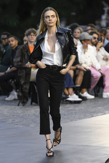 Cara Delevingne feet photo thumbnail