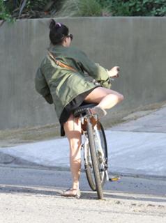 Vanessa Hudgens feet photo thumbnail