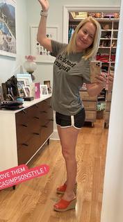 Angela Kinsey feet photo thumbnail