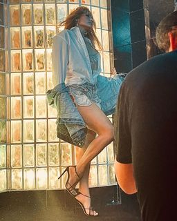 Jennifer Lopez feet photo thumbnail