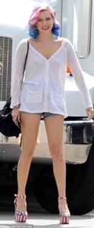Riley Keough feet photo thumbnail