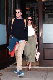 Olivia Munn feet photo thumbnail