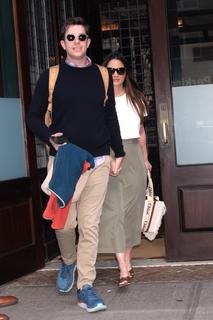 Olivia Munn feet photo thumbnail