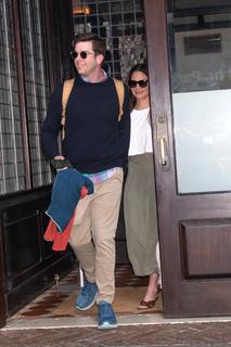 Olivia Munn feet photo thumbnail