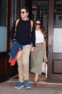 Olivia Munn feet photo thumbnail