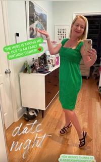 Angela Kinsey feet photo thumbnail