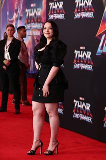 Kat Dennings feet photo 3