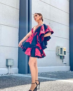 Laura González feet photo thumbnail