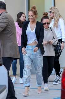 Jennifer Lopez feet photo thumbnail
