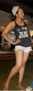 Sonakshi Sinha feet photo thumbnail