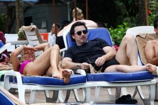 Adriane Galisteu feet photo thumbnail