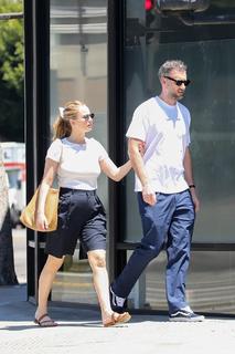 Jennifer Lawrence feet photo thumbnail