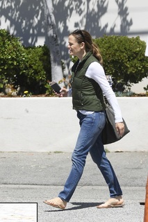 Jennifer Garner feet photo thumbnail