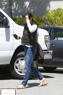 Jennifer Garner feet photo thumbnail
