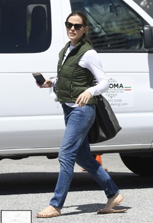 Jennifer Garner feet photo thumbnail