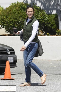 Jennifer Garner feet photo thumbnail