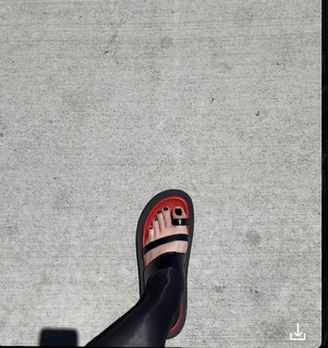 Katherine von Drachenberg feet photo thumbnail