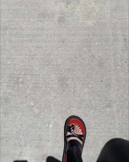 Katherine von Drachenberg feet photo thumbnail