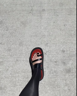 Katherine von Drachenberg feet photo thumbnail