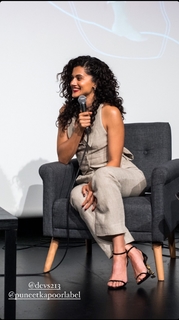 Taapsee Pannu feet photo thumbnail