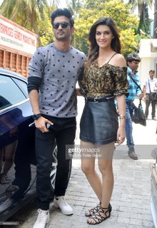 Kriti Sanon feet photo thumbnail