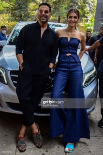 Kriti Sanon feet photo thumbnail