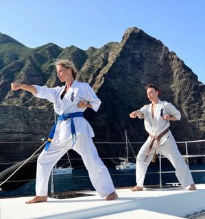 Michelle Hunziker feet photo thumbnail