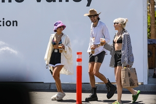 Vanessa Hudgens feet photo thumbnail