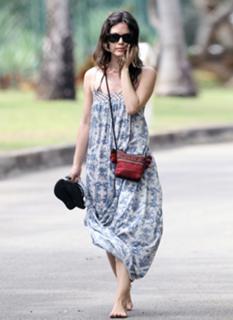 Rachel Bilson feet photo thumbnail