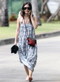 Rachel Bilson feet photo thumbnail
