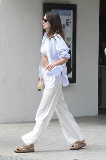 Kendall Jenner feet photo thumbnail