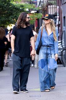 Heidi Klum feet photo thumbnail