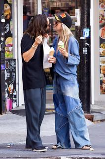 Heidi Klum feet photo thumbnail