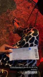 Caterina Balivo feet photo thumbnail