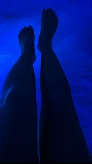 Adrienne Houghton feet photo thumbnail