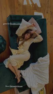 Xenia Tchoumitcheva feet photo thumbnail