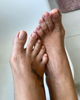 Karin Klemp feet photo thumbnail