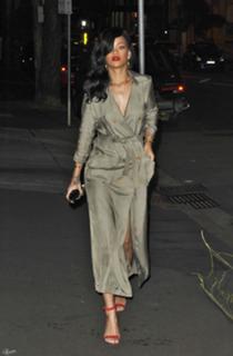 Rihanna feet photo thumbnail