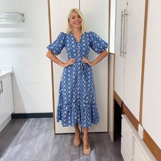 Holly Willoughby feet photo thumbnail