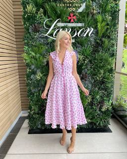 Holly Willoughby feet photo thumbnail