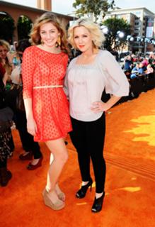 Jennie Garth feet photo thumbnail