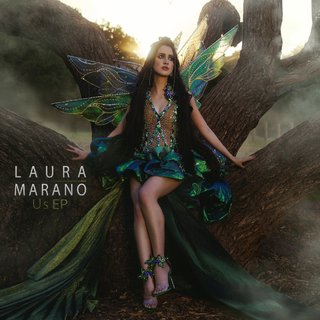 Laura Marano feet photo thumbnail