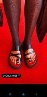 Katherine von Drachenberg feet photo thumbnail